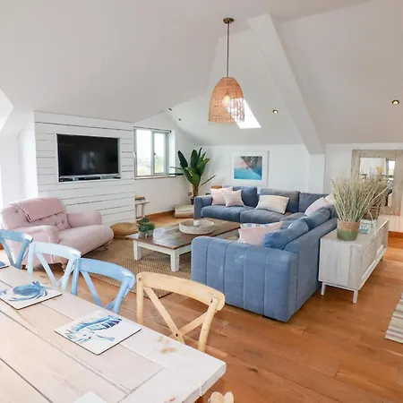Sea View House *
